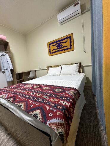 Посуточная аренда комнат: Уютный номер-студия с отдельным санузлом. Планировка и оснащение: - — 4