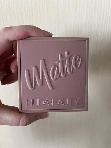косметичка: Huda Beauty Matte Obsessions Eyeshadow Palette – Cool Nudes (9 — 5