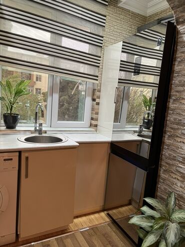 Yeni tikili: Satılır: studiya tipli zövqlü mənzil interyeri - Geniş qonaq otağı — 6