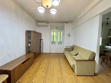снять квартиру на долгий срок в бишкеке ок: 2 бөлмө, 44 кв. м, Сталинка, 2 кабат, Косметикалык ремонт