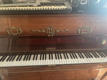 спортивные инструменты: Продаю немецкое пианино ronisch в отличном состоянии