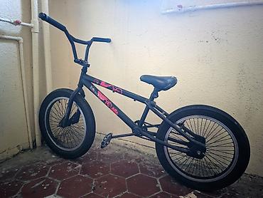 BMX velosiped - Çərçivə: klassik BMX dizaynı, aşağı profilli, möhkəm
