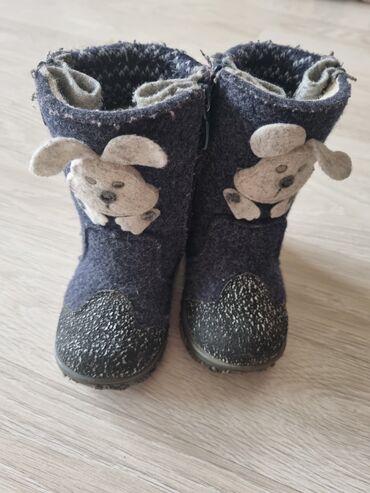 зимняя обувь на мальчика: Продам очень теплые зимние сапожки валенки 23 размер, подойдёт девочке