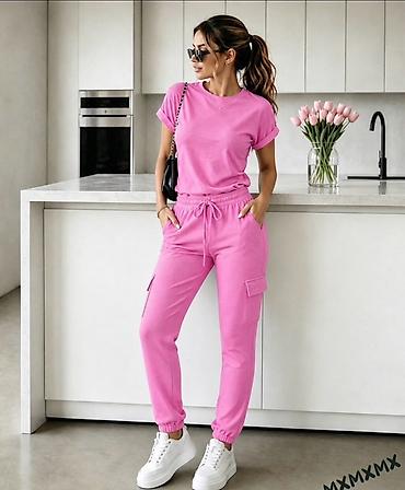 papuce cupave: Ženski dvodelni trenerka komplet – majica + pantalone sa džepovima — 1