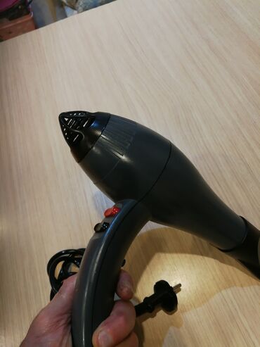 Fenovi za kosu: Fen Singer za kosu 2000w. Ima usmerivač vazduha. Ispravan provereno — 9