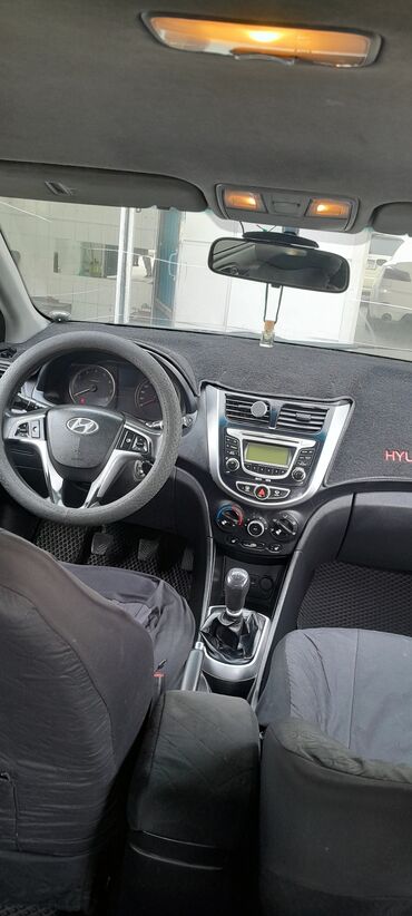 Hyundai: Hyundai Solaris: 2013 г., 1.6 л, Механика, Бензин, Седан — 3