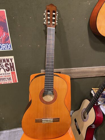 Akkordeonlar: Klassik gitara, Yamaha, İşlənmiş