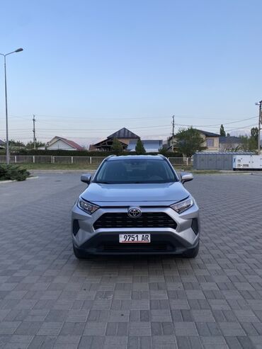 человек собирающий марки: Toyota RAV4: 2021 г., 2.5 л, Автоматические, Бензин, Кроссовер