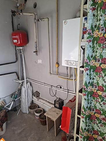 Продажа коттеджей и домов: Продаётся кирпичный двухэтажный дом. площадь дома 140кв.м, площадь — 4