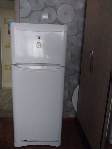 salitonda soyuducular: 2 qapılı Indesit Soyuducu Satılır, rəng - Ağ