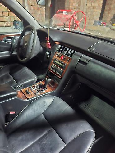 x class: Mercedes-Benz E-Class: 1998 г., Седан — 9