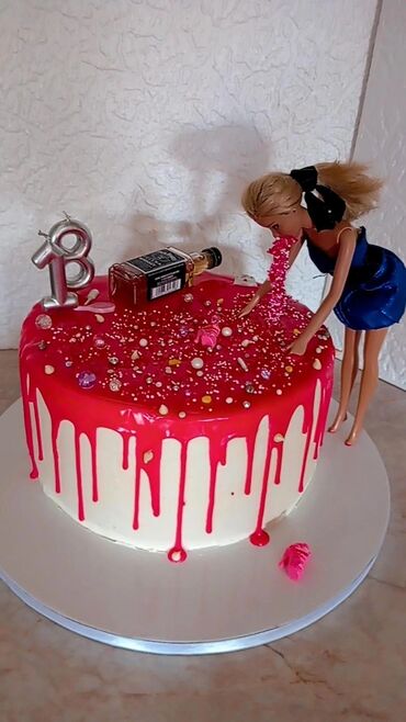 Konditorski proizvodi, slatkiši: Torta sa temom kuvarske jakne, idealna za proslave rođendana ili druge — 4