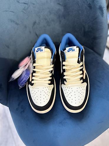 Жеке буюмдар: Кроссовки Nike Air Jordan 1 Low (цветовая схема с бежевыми, черными и — 4