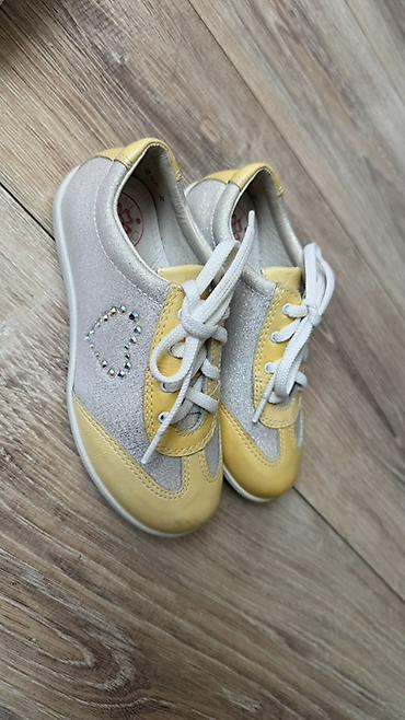 nike react: Итальянские кроссовки для девочек, размер 26. - Цвет: серебристый с — 1