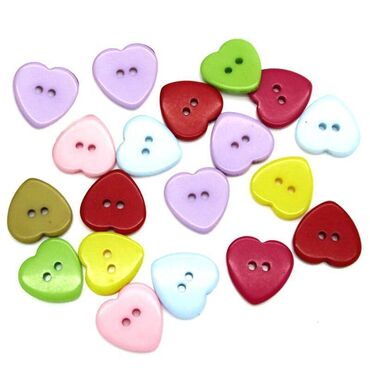 serebro 50 gr: Пуговицы - 50 шт ( пластик) в форме сердца разноцветные для