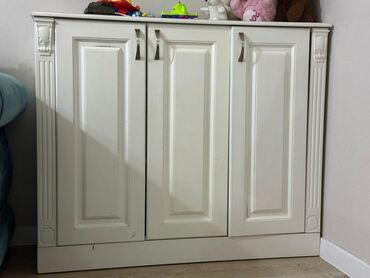 купить кресло кровать недорого бу: Срочно продаю комоды по 5000 Сомов . Ж/м Кокжар самовывоз