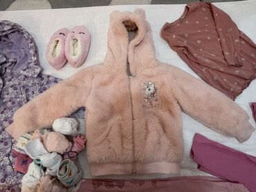 pull and bear šuškavac: Lot paket za devojcicu 4-5 god

Šaljem iskljucivo nakon uplate