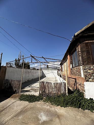 Үйлөрдү сатуу: 4 бөлмө, 80 м², 14 соток, Бишкек, Риелтор — 10