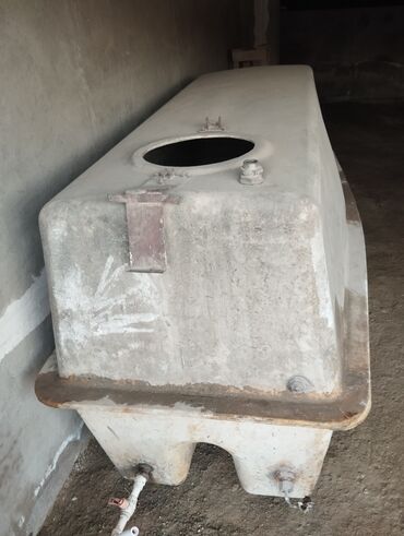 5 tonluq çən: Bak, Metal