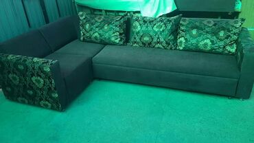 угловой раскладной диван: Угловой диван, цвет - Коричневый, Б/у