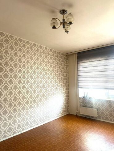 срочно продаётся 1 комнатная квартира в районе ошского рынка по улице кенсуйская: 1 комната, 37 м², 105 серия, 6 этаж, Евроремонт