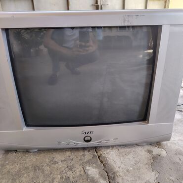 Телевизоры: STAR markalı bu rəngli televiziya qəbuledicisi gümüşü rəngdədir və