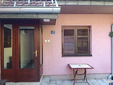 Kuće za izdavanje: Jednosoban apartman/kućica sa dvorištem i terasom u zelenom okruženju — 2