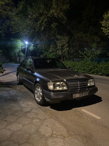 Mercedes-Benz: Mercedes-Benz E-Class: 1994 г., 2.2 л, Механика, Бензин, Седан