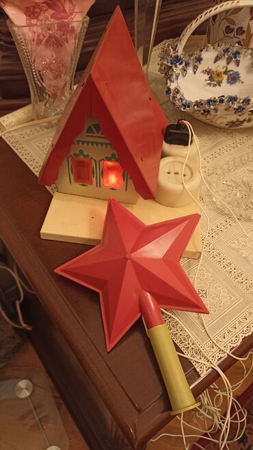 mokuru oyuncaqları: Новогодний домик и звезда на ёлку. 1984 год. Yeni il üçün dekor