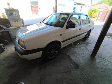 набор ключей в чемодане цена: Volkswagen Vento: 1995 г., 1.8 л, Механика, Бензин, Седан