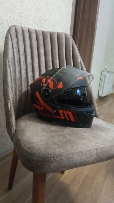 motor 80cc: Motodəbilər üçün tam üzlü kask - Brend: AXN (gövdədə loqo) - Rəng