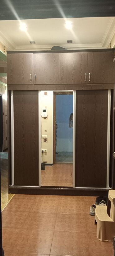Dolablar: İşlənmiş, Kupe, 3 qapılı Düz dolab, Qarderob, paltar dolabı