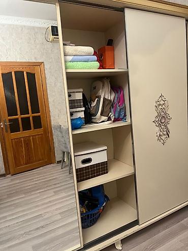 Paltar dolabları, qarderoblar: İşlənmiş, 3 qapılı, Güzgülü, Bej, Kupe, Düz dolab — 4