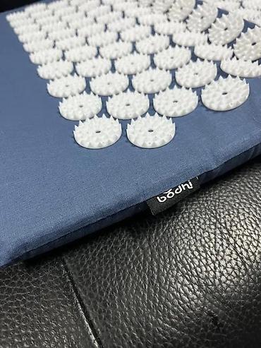 lil solid oprema: Vital Acupressure – set akupresurne prostirke i jastuka - Sadrži — 6