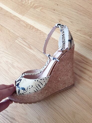 кожаные стельки: Босоножки кожанные на танкетке под Jimmy Choo, очень удобные и легкие