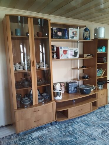 футбольные одежды: Ашкана гарнитуру, Колдонулган, Жыгач, Өзү алып кетүү