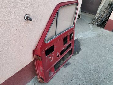 Auto delovi: Vrata desna Lada 2121 Niva. U crvenoj boji. Polovna, zdrava. Skinuta — 8