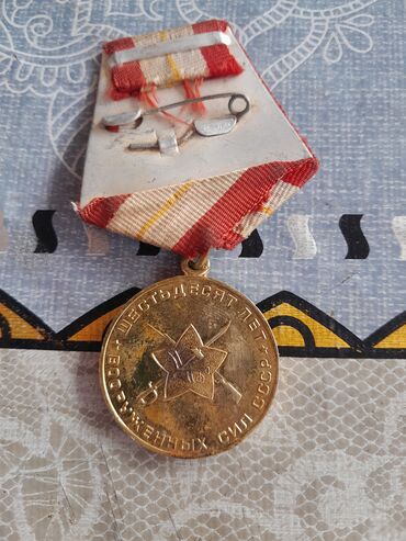 Digər əntiq əşyalar: Sovet dövrünə aid medallar və nişanlar dəsti. Dəstdə olanlar: - 2 — 5