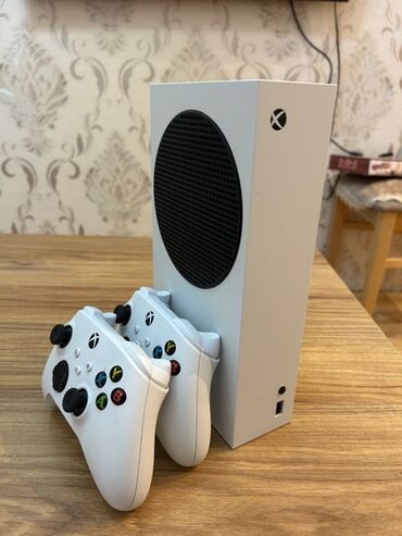 xbox pultu: Salam. Xbox series S satıram. Çox az istifadə olunub. 2 pultu ilə