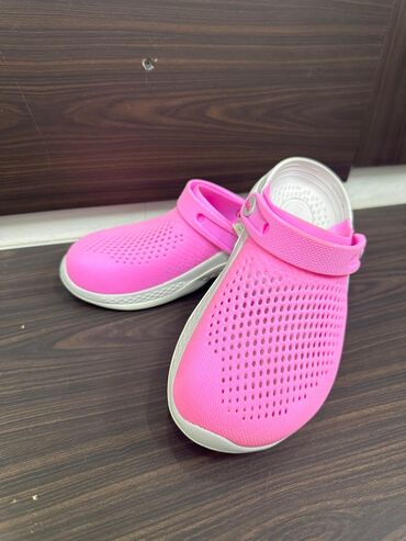 трекинговый обувь: Кроксы Made in Vietnam Есть различные цвета Есть размеры Есть