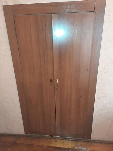 divar ref: İşlənmiş, 2 qapılı, Qəhvəyi, Taxta, Açılan, Düz dolab — 1