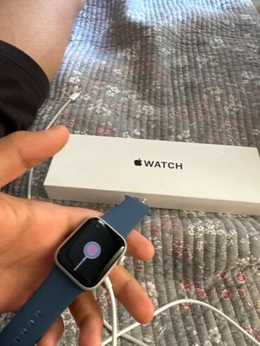 айфон xs купить в рассрочку: Apple Watch, алюминиевый корпус серебристого цвета, квадратный дисплей