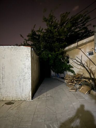 Uzunmüddətli kirayə evlər: Kirayə verilir: həyət evi otag yoldasi adam basi 150 Təsvir: - İki — 1