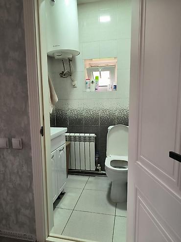 Продажа коттеджей и домов: 🏡 Продаётся просторный дом в районе Ак-Орго (Бишкек) 📍 ул. Б — 13