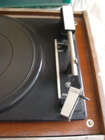 кассетный плеер: Электрофон "АKORDS - stereo" Выпуск 1965 года Двигатель рабочий