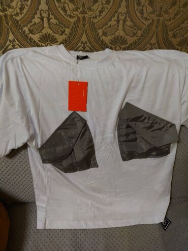 Köynəklər: Магазин закрылся в наличии осталось много качественных футболок — 3