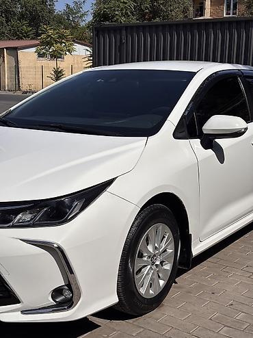 Toyota: Toyota Corolla: 2021 г., 1.8 л, Вариатор, Гибрид, Седан — 4