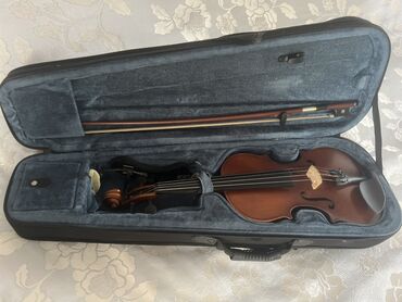 Digər musiqi alətləri: 🎻 Satılır – 1/2 ölçülü skripka Musiqi məktəbində təhsil alan uşaqlar
