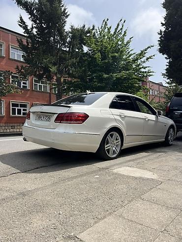 Mercedes-Benz: Mercedes-Benz E-Class: 2.1 l | 2010 il Sedan — 3