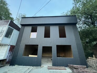 квартира берилет 2 ком: Ижарага берем Дүкөн, Өзүнчө турган дүкөн, 140 кв. м Иштебеген, Жабдууларсыз, Ремонту менен, Суу, Канализация, Жылытуу, Кирүү өзүнчө, 1-сызык, Тилке